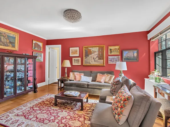116 Pinehurst Avenue J52 image 2 of 23