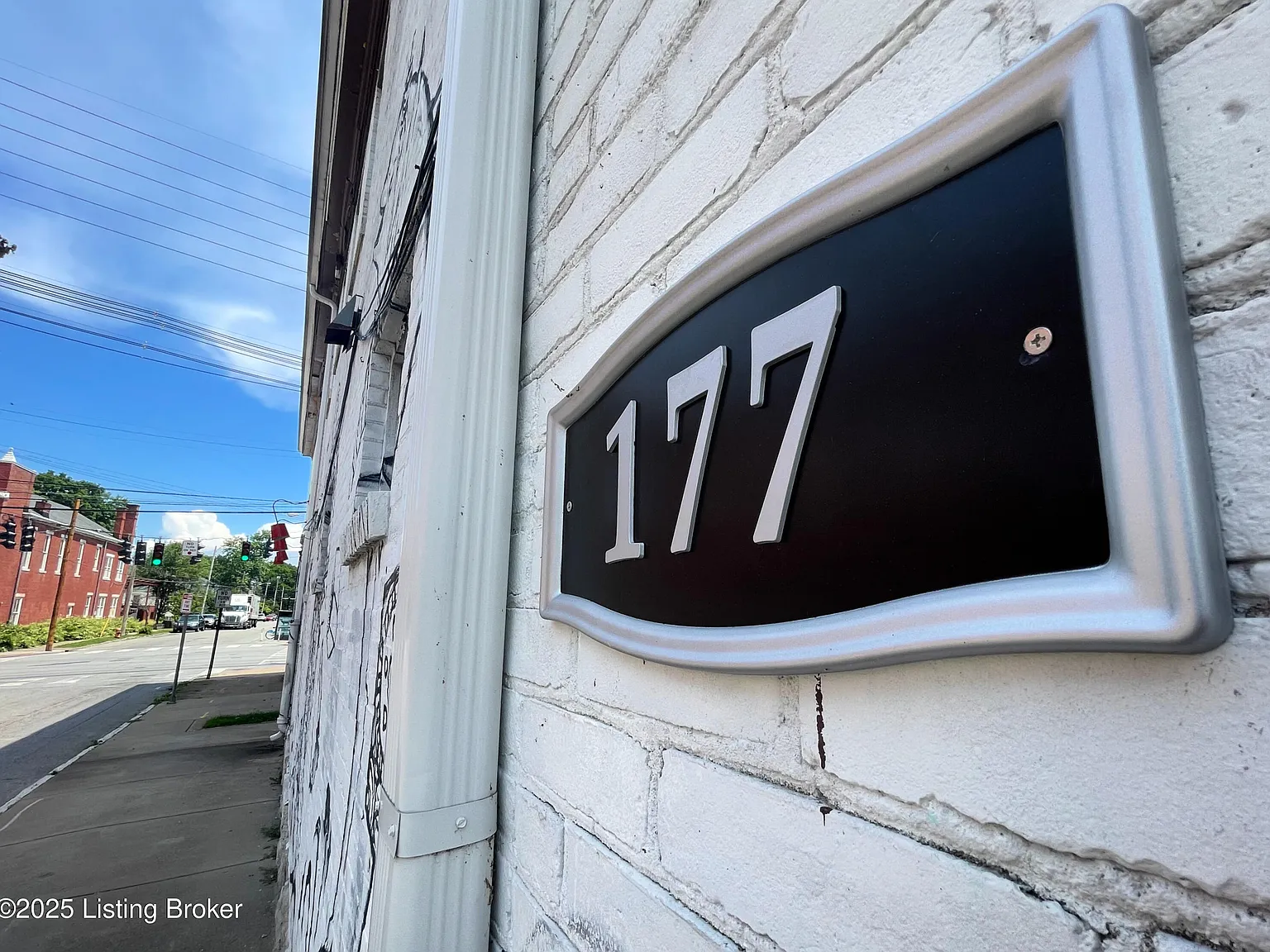 2 bed, 2.0 bath, 1300 sqft, $2,000 — Photo 2