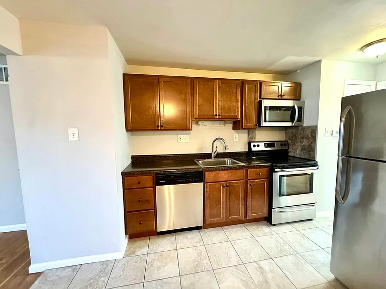 5225 Southwest Ave #105 — Photo 3