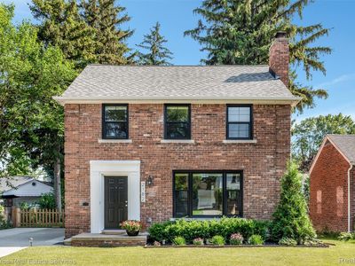 2182 Hawthorne Rd, Grosse Pointe Woods, MI, 48236