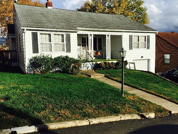 2nd image of 130 N Queens Ct