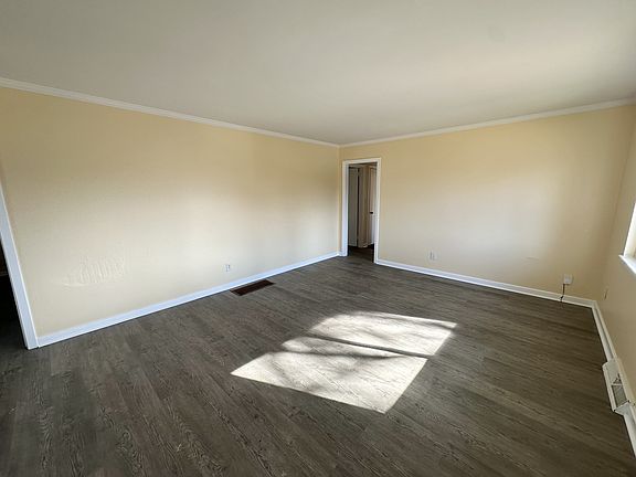 3rd image of 308 13th Ave NW