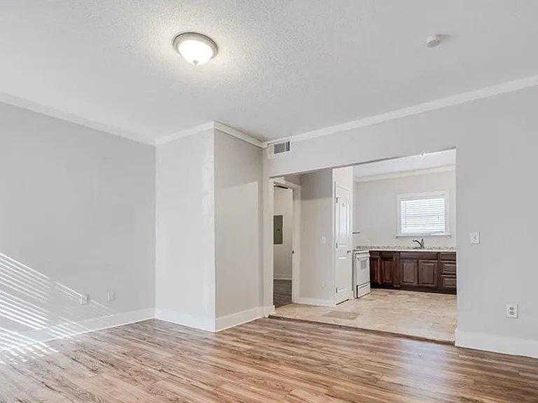 508 E Liberty St — Photo 9