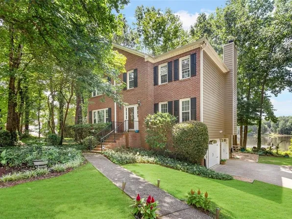 544 Lakeview Ln, Hiram, GA 30141