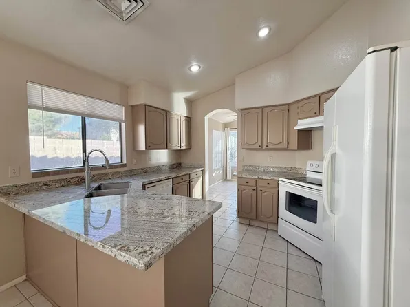329 E Stonebridge Dr, Gilbert, AZ 85234