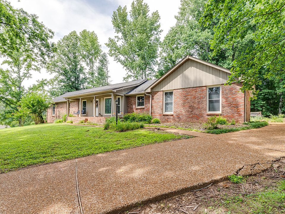 1st image of 119 Deerwood Dr