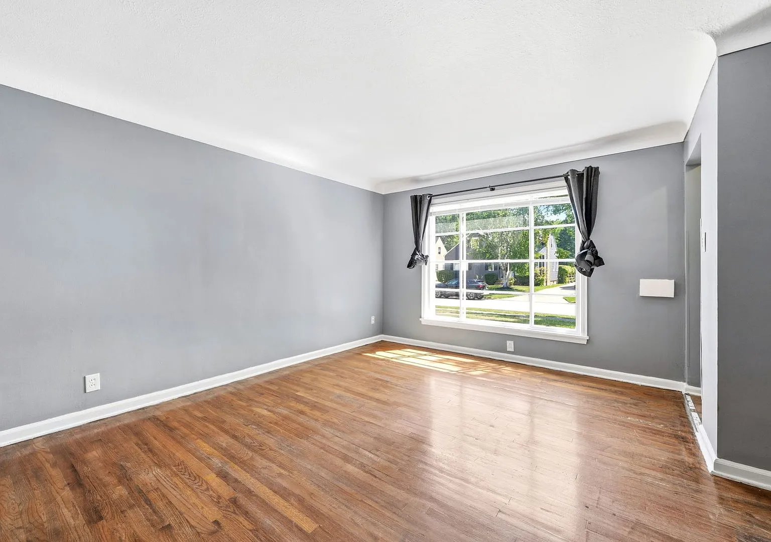 988 Glenside Ave — Photo 4