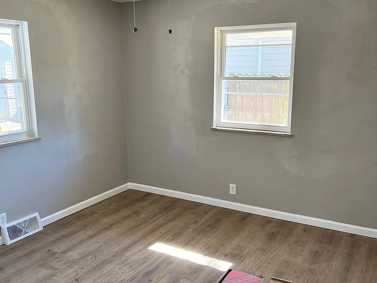309 Strong Ave — Photo 6