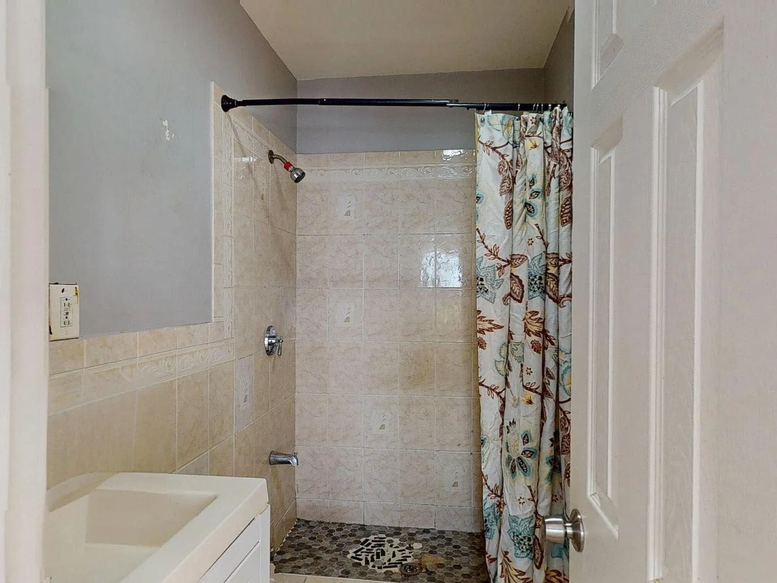3 bed, 2.0 bath, 1100 sqft, $3,400 — Photo 4