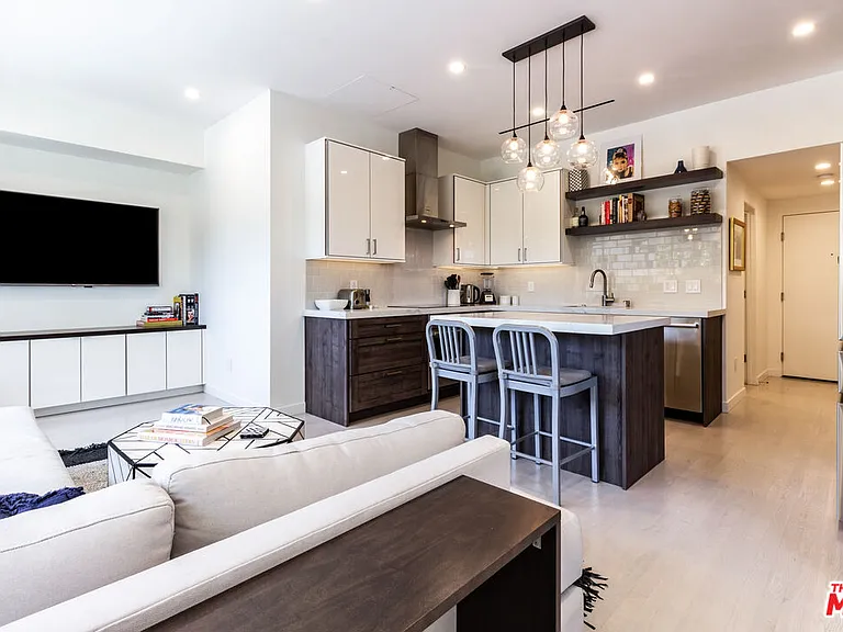 838 N Doheny Dr #203 — Photo 10