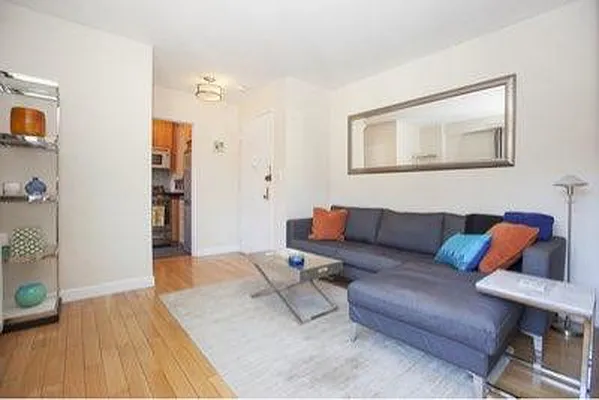 Sold by R New York | media 4