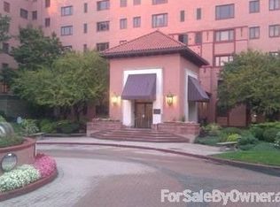 19000 Lake Rd APT 9, Rocky River, OH 44116