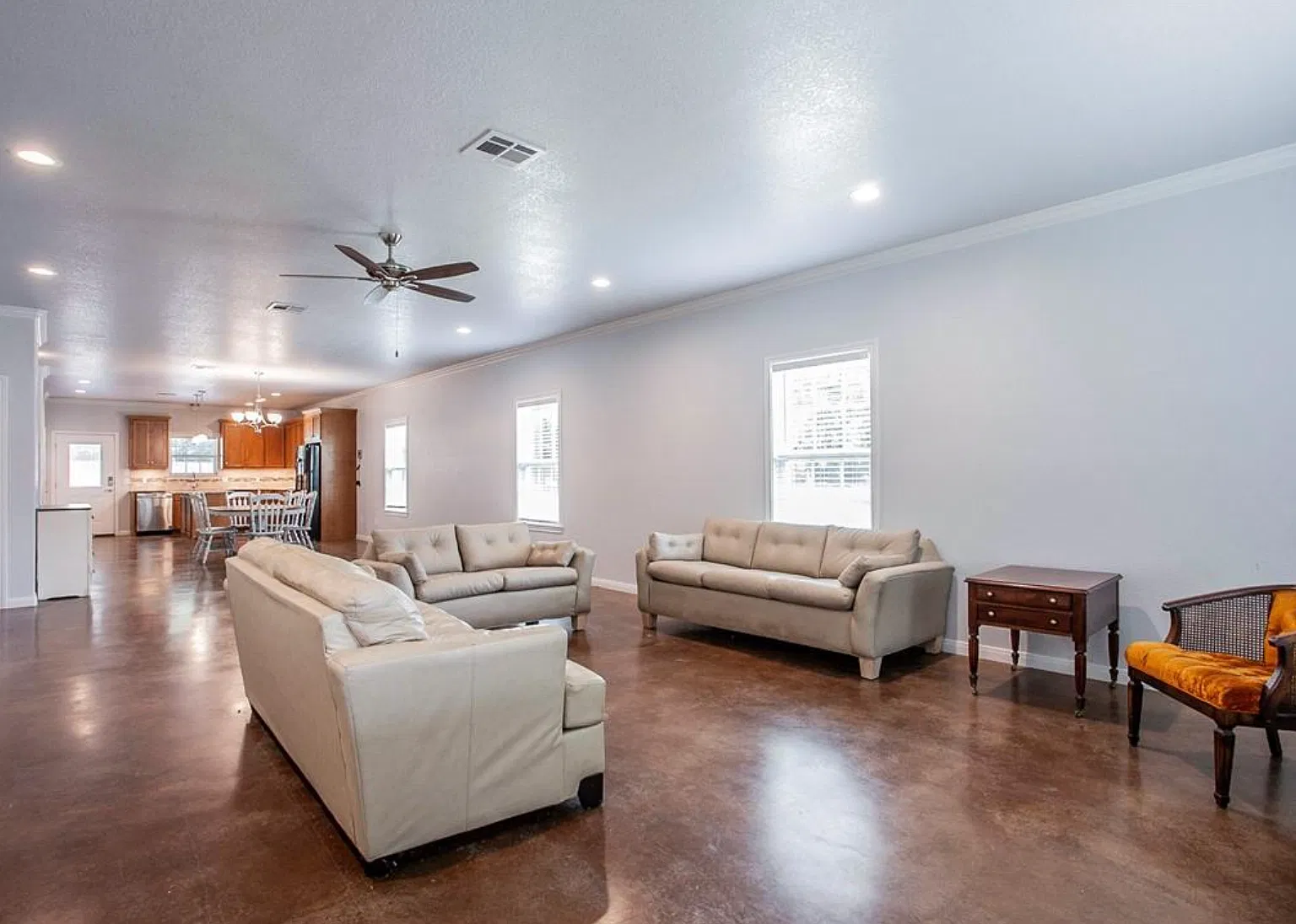 3 bed, 1878 sqft, $1,850 — Photo 3