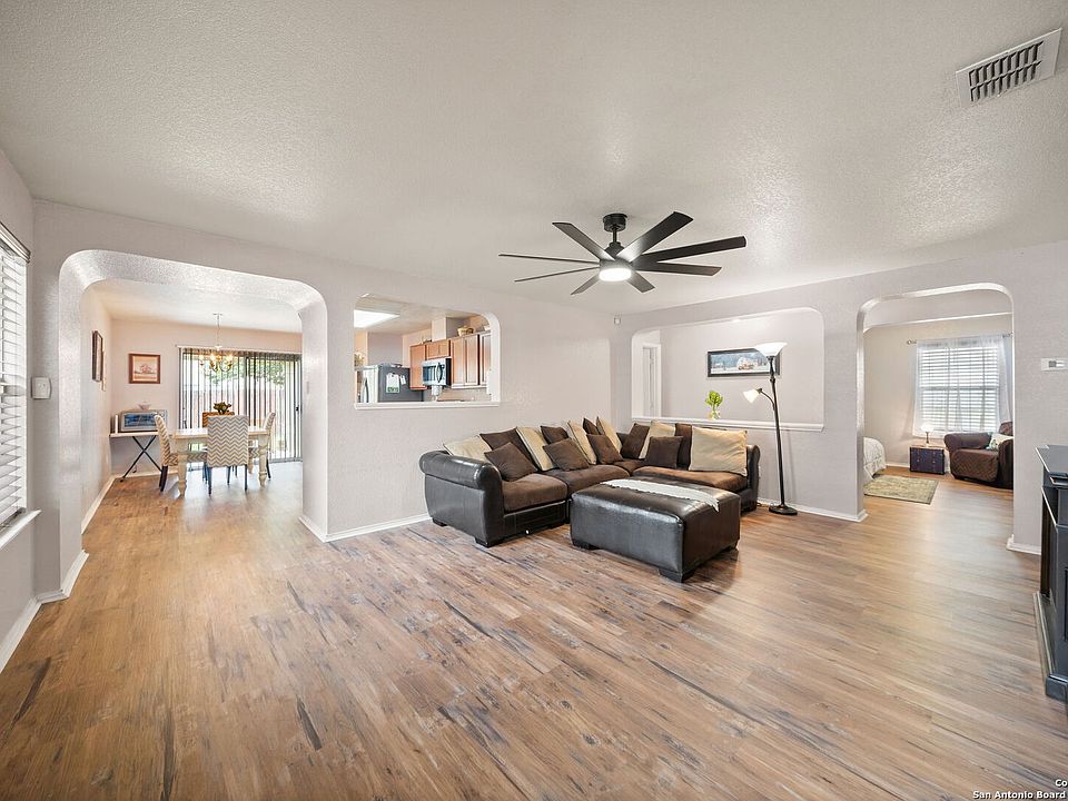 1st image of 10116 Del Lago Ct
