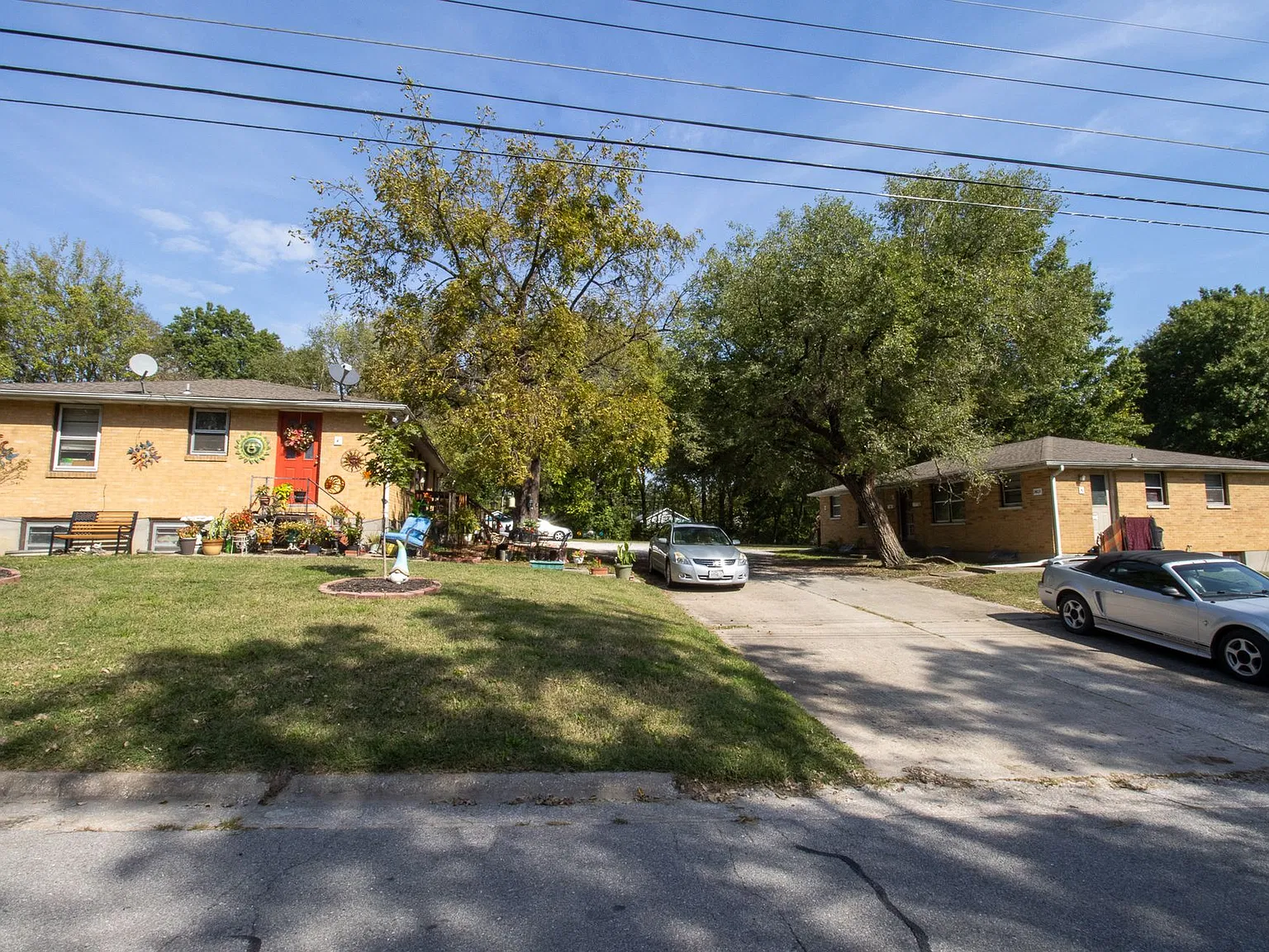 1405 Lowe St — Photo 3