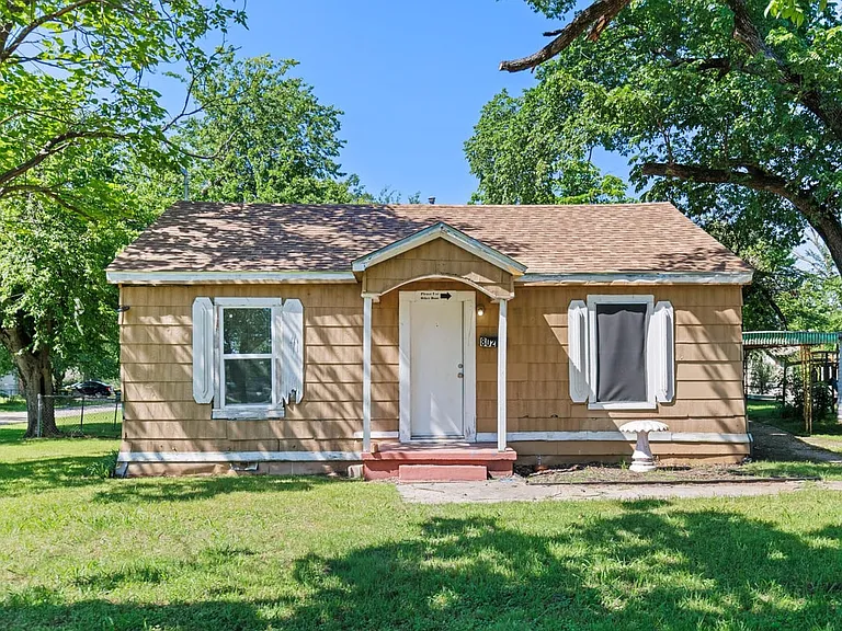 802 W Navasota St — Photo 1