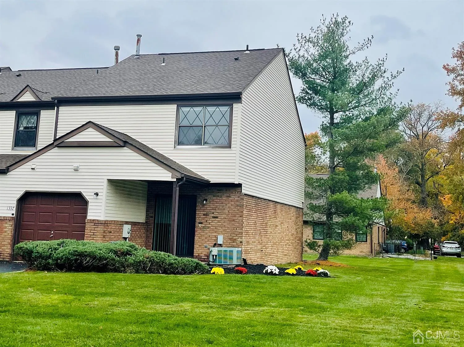 1337 Thomas Ave photo 1