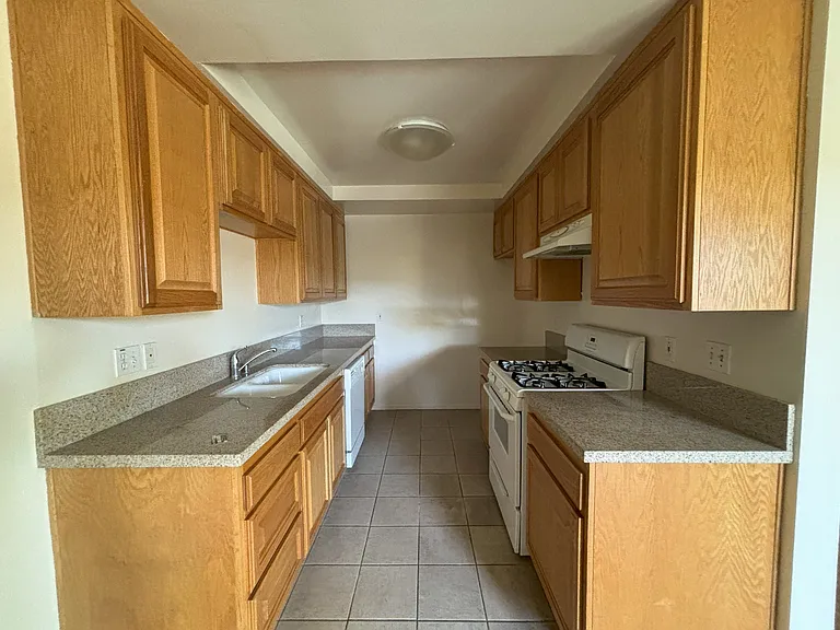 8740 Owensmouth Ave #9 — Photo 5