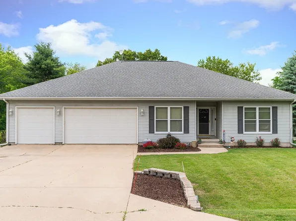 401 Chippewa Ln, Dixon, IL 61021