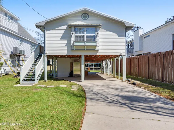 15016 Choctaw Dr, Kiln, MS 39556