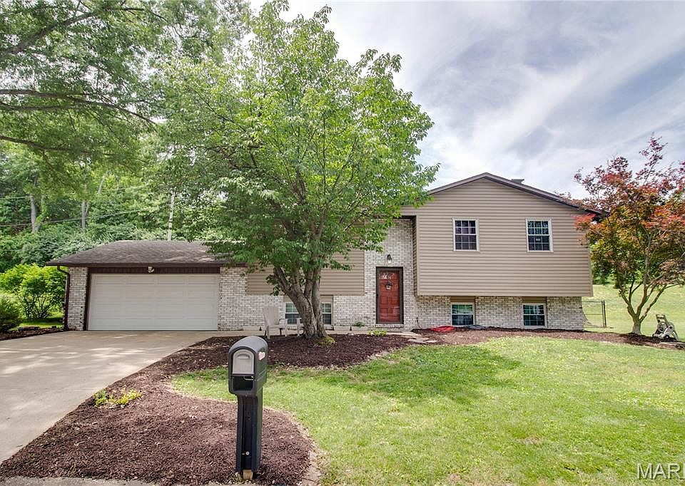 1st image of 5204 Pin Oak Dr