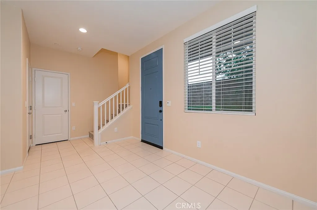 3 bed, 2.5 bath, 1614 sqft, $3,200 — Photo 3