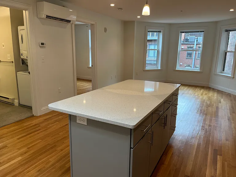 166 Newbury St #4R — Photo 4