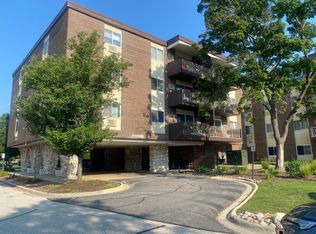 1321 S Finley Rd APT 422, Lombard, IL 60148