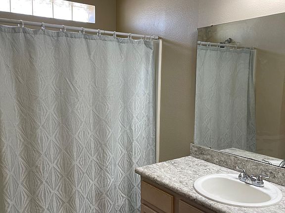 5th image of 305 Belvoir Dr