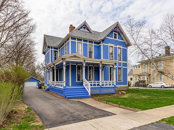 3rd image of 211 W Cass St