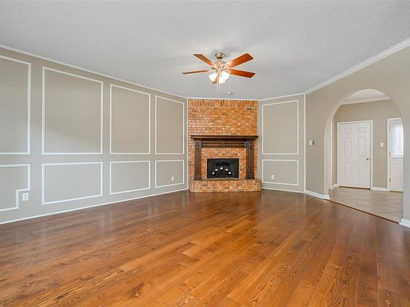 5th image of 814 Weeping Willow Ct