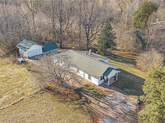 3rd image of 139 Juniper Ln