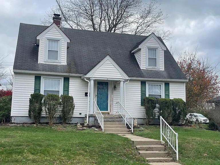 1005 Brown Ave — Photo 1