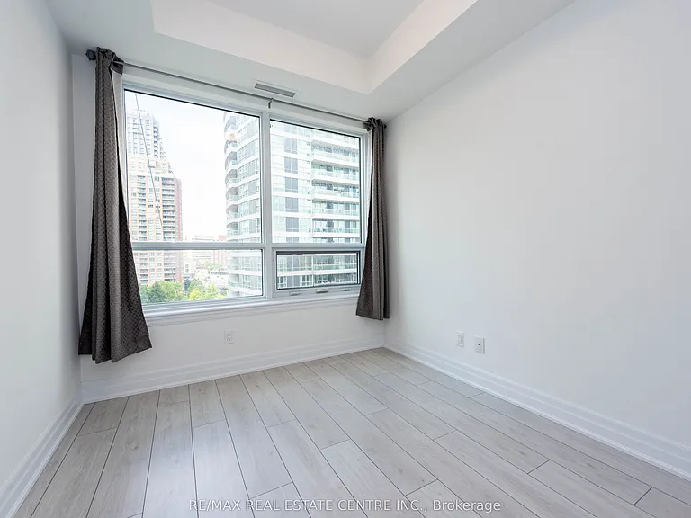 30 Elm Dr W #601 — Photo 23
