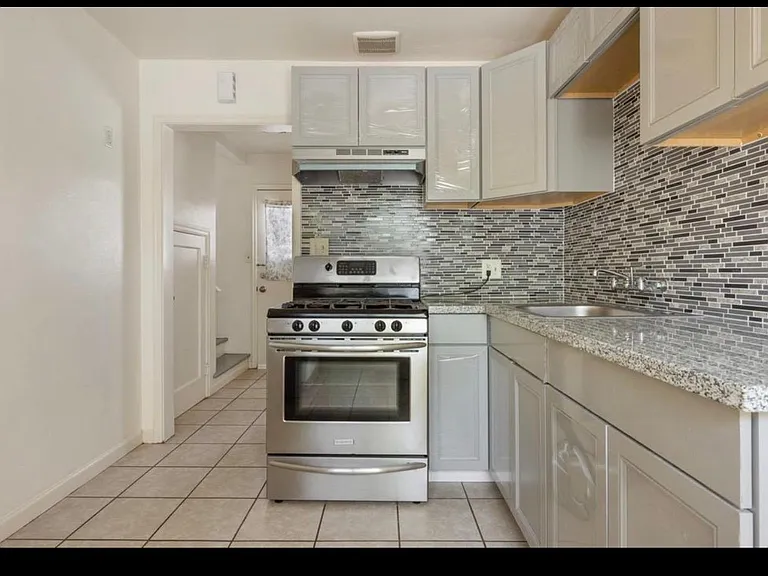 121 N Central Ave — Photo 11
