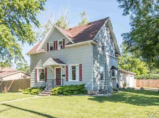 822 E 7th St, Dell Rapids, SD 57022