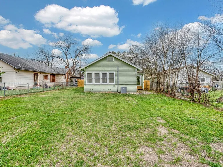 1602 Mitchell Ave — Photo 30