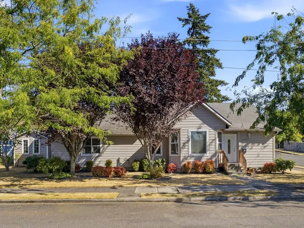 1002 Jq Adams St, Oregon City, OR 97045