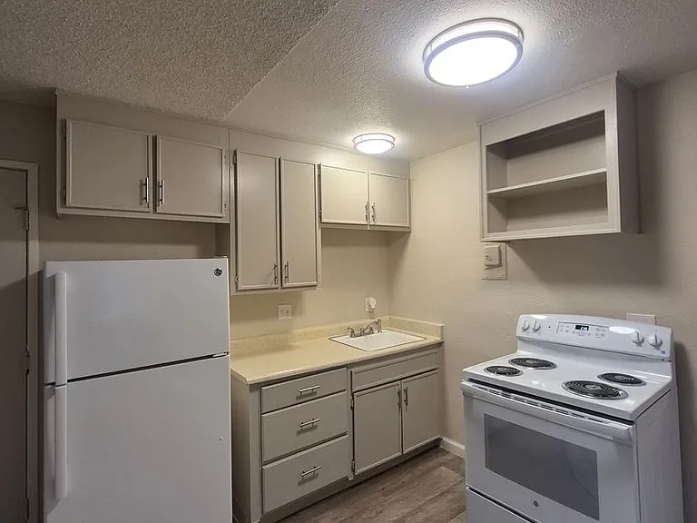 Boutique Apartments in Boulevard Park, Includes Gated, Covered Parking! — Photo 9