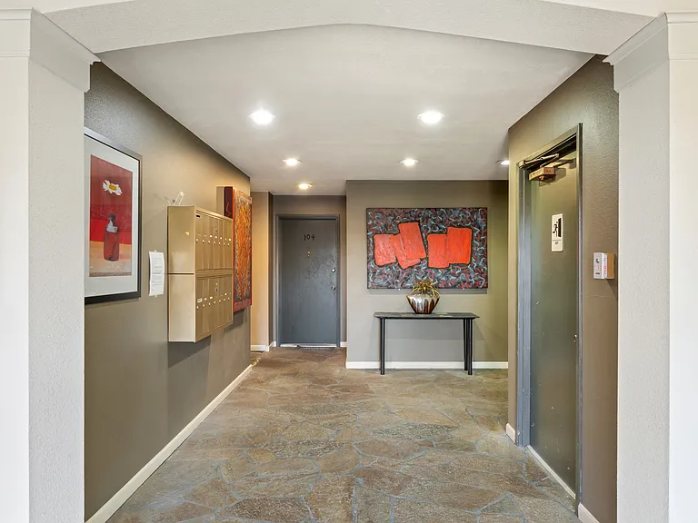 Walnut Manor — Photo 9