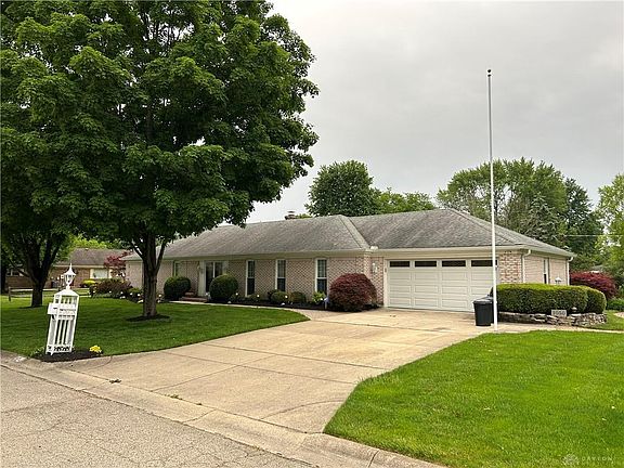 2nd image of 1050 Hyde Park Dr