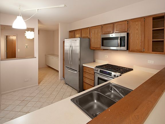 5th image of 385 W Hamilton Dr