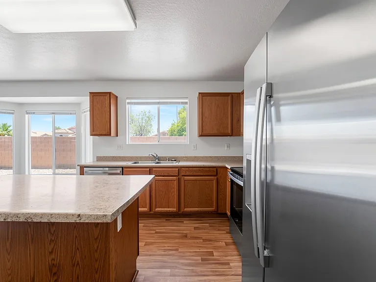 7552 W Nicolet Ave — Photo 9