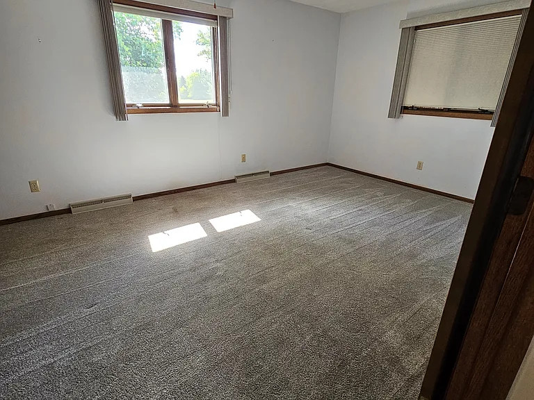 W330N9225 W Shore Dr — Photo 23