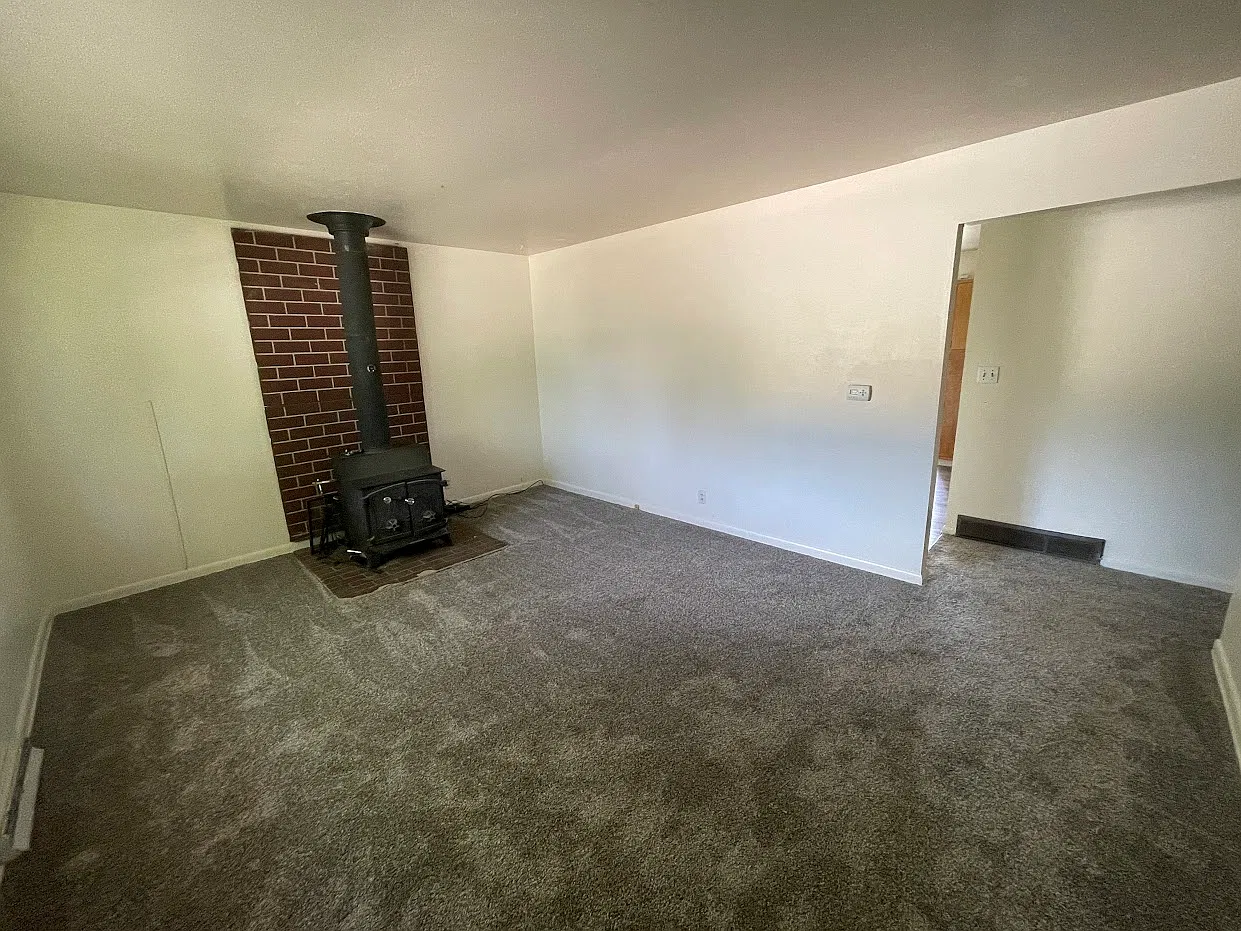 3 bed, 1026 sqft, $3,300 — Photo 4