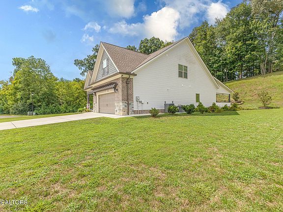 3rd image of 2216 Old Hickory Ln