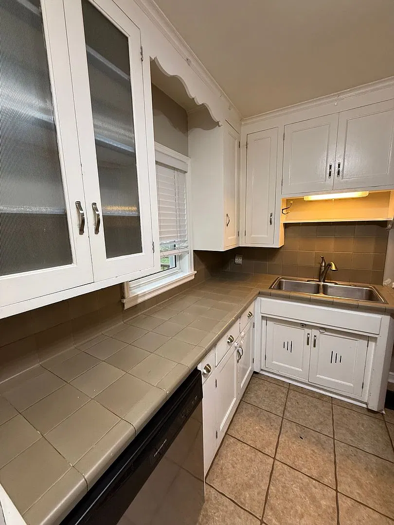 Single Family Home in Minnehaha Neighborhood — Photo 4