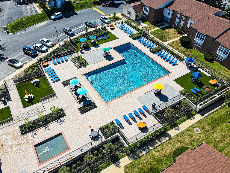 Brand new pool and sun deck!