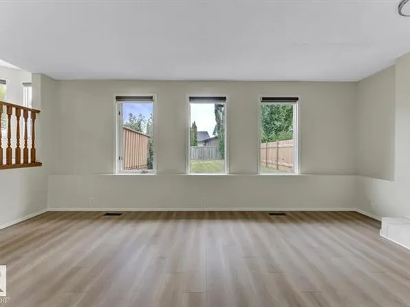 1187 Potter Greens Dr NW, Edmonton, AB T5T 5Y6