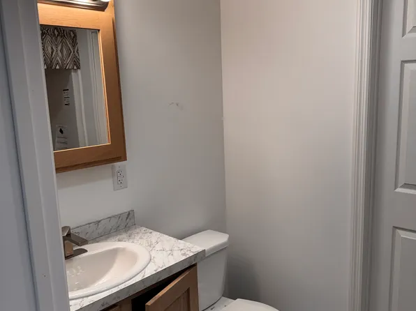 19 Parker Station Rd APT 5, Goffstown, NH 03045